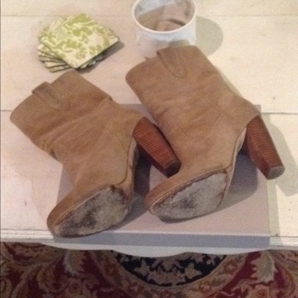 Boots - Picture 3 of 4